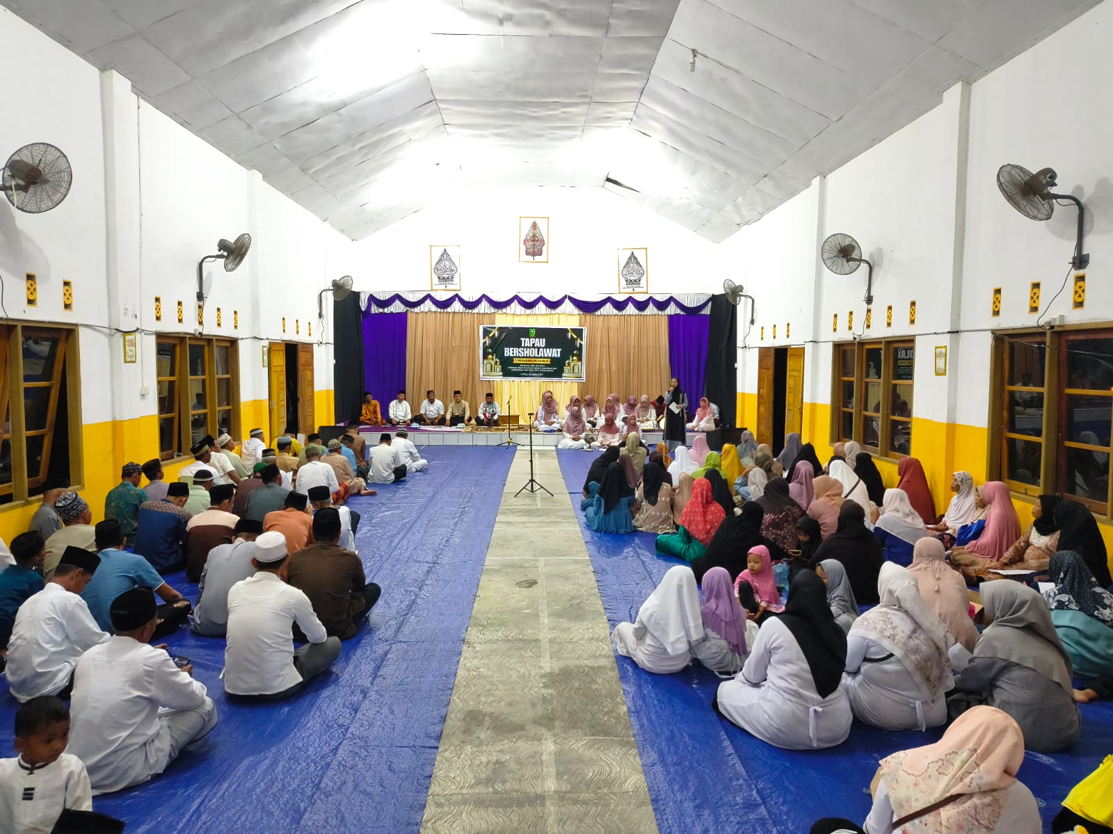 Tapau Bersholawat Sambut Tahun Baru Islam 1448 H: Warga Desa Bermunajat Penuh Khidmat